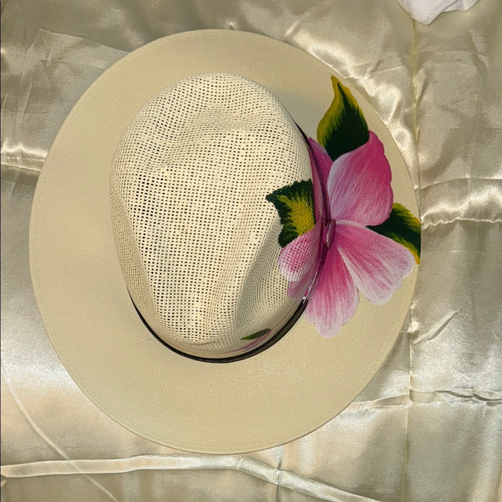 Elegant Cream Hat with Pink Floral Accent